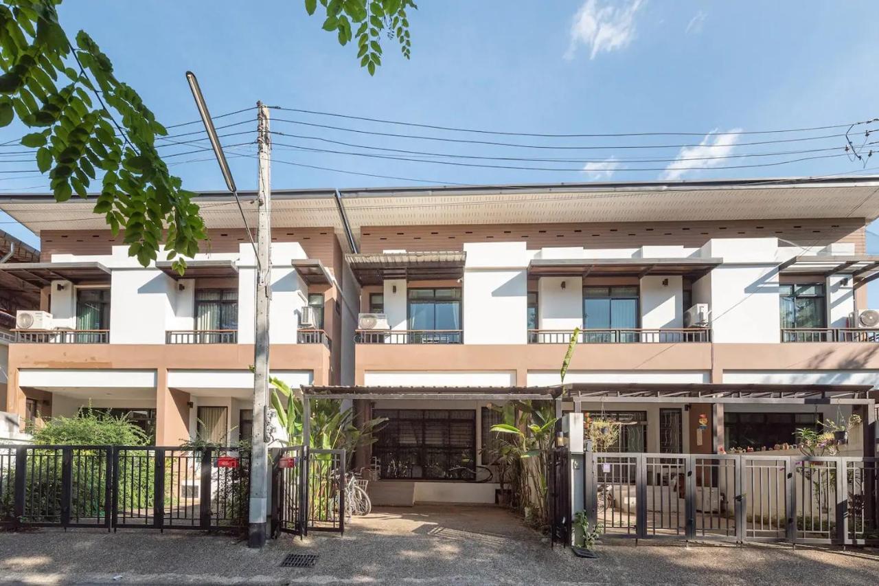 Loft Style Townhouse Near Old City Чиангмай Экстерьер фото